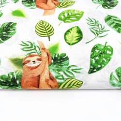 Tissu en coton imprimé avec des paresseux perchés et entourés de feuilles vertes | Tissus Loup