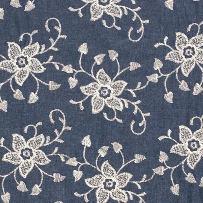 Tissu Jean bleu broderie fine grandes fleurs blanches| Tissus Loup
