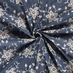 Tissu Jean bleu broderie fine grandes fleurs blanches| Tissus Loup